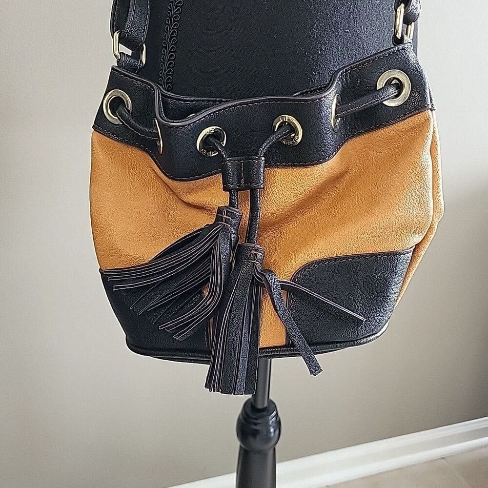 VINTAGE Liz Claiborne Crossbody‎ Satchel Purse Y2K Tan Black Tassels